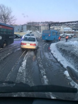 В микрорайоне «Сероглазка» продолжается устранение коммунальной аварии