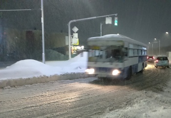 В связи с усилением влияния циклона возможна задержка общественного транспорта